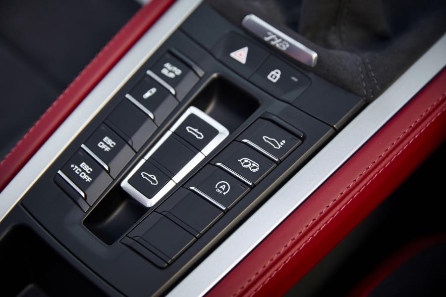 Детали интерьера Porsche 718 Spyder (982) 2020 года  (AU) (фото 22 из 40)